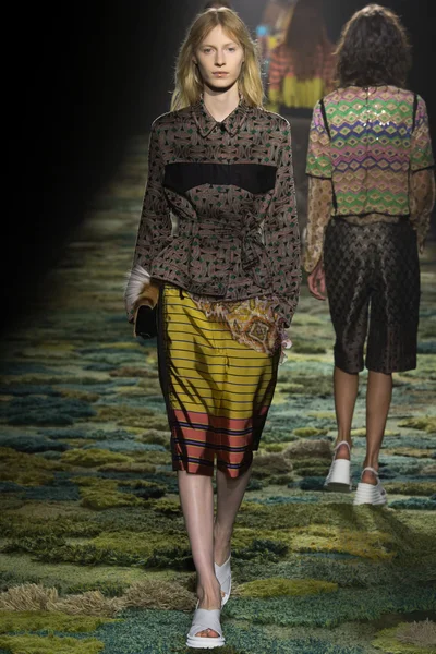 Look 14